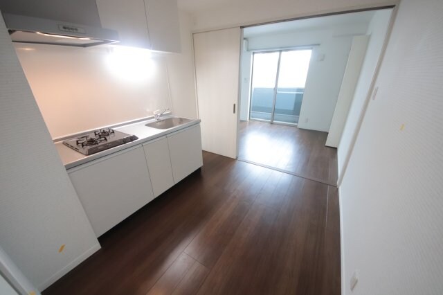 物件内観写真7　(コンパクトなキッチンで掃除もラクラク)