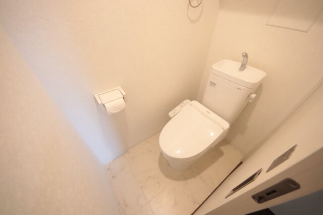 物件内観写真16　(コンパクトで使いやすいトイレです)