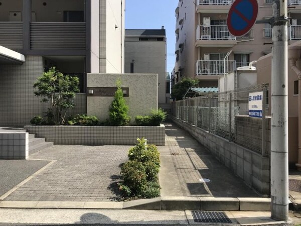 エントランス(落ち着いたエントランスです)