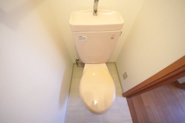 トイレ(コンパクトで使いやすいトイレです)