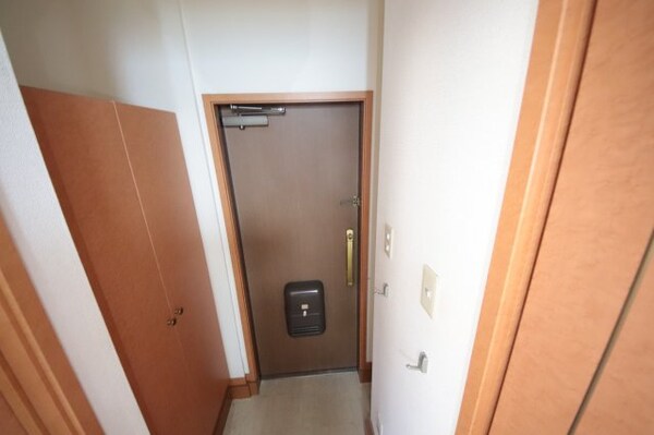 玄関(シンプルで使いやすい玄関です)