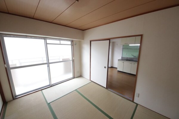 和室(和室があると落ち着いた雰囲気になりますね)