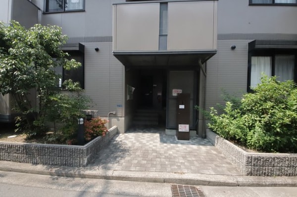 エントランス(清潔なエントランスです)