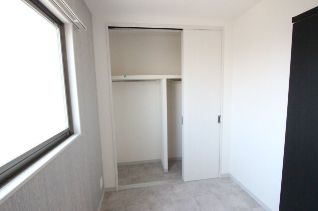 物件内観写真11　(収納豊富です)