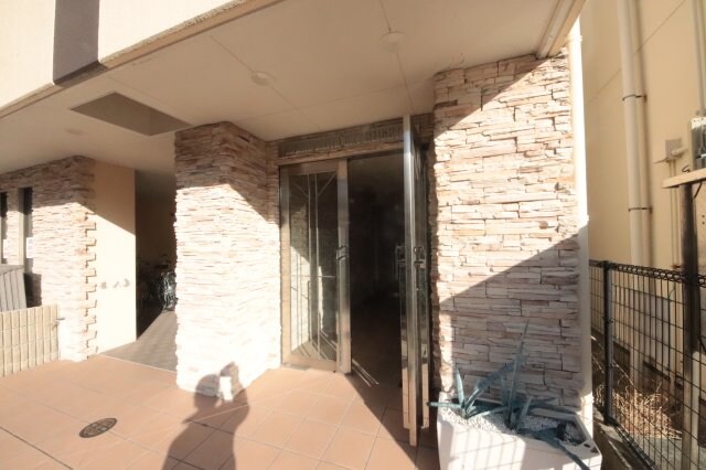 物件外観写真3　(建物の内部です)