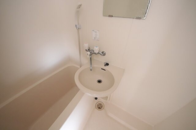 物件内観写真8　(コンパクトで使いやすいお風呂です)