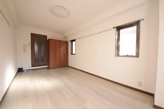 物件内観写真9　(ゆったりとしたリビングです)