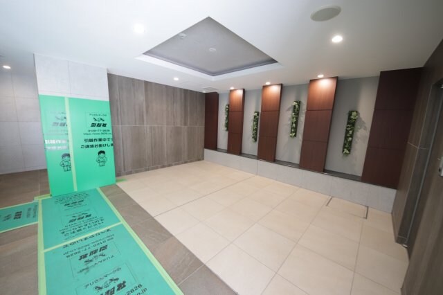 物件外観写真2　(清潔なエントランスです)