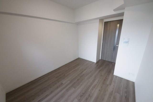 物件内観写真14　(ゆったりとした居間です)