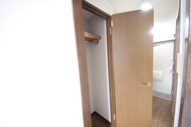 物件内観写真9　(大きなスペースがあり、収納には困りません)