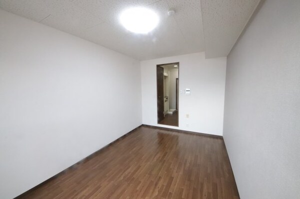 居室(おしゃれな居間です)