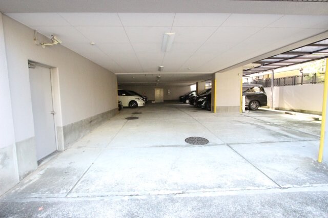 物件外観写真2　(駐車場完備です)