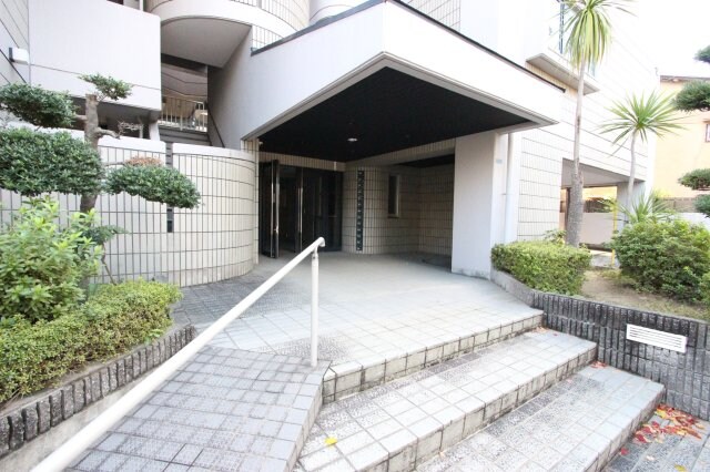 物件外観写真3　(エントランスです)
