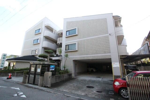 物件外観写真4　(外観は落ち着いています)