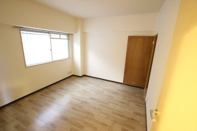 物件内観写真11　(使い勝手のいい寝室です)