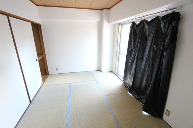 物件内観写真21　(明るい和室です)