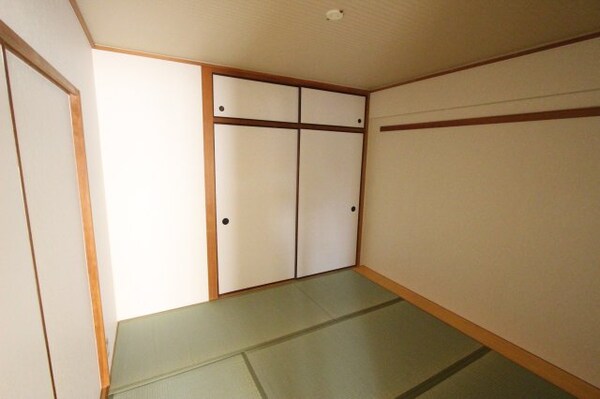 和室(明るい和室です)