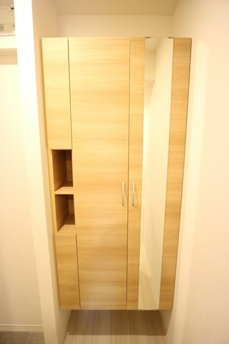 物件内観写真18　(大きなスペースがあり、収納には困りません)