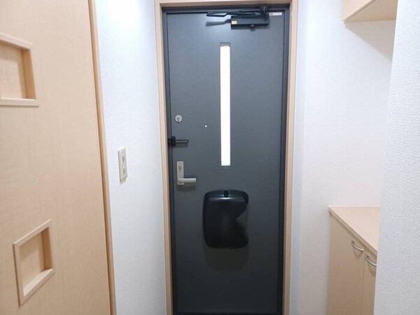 玄関(毎日通る玄関はこちらです)