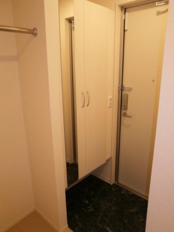 玄関(毎日通る玄関はこちらです)