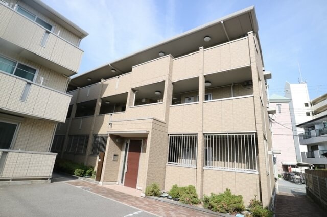 物件外観写真1　(外観もきれいです)