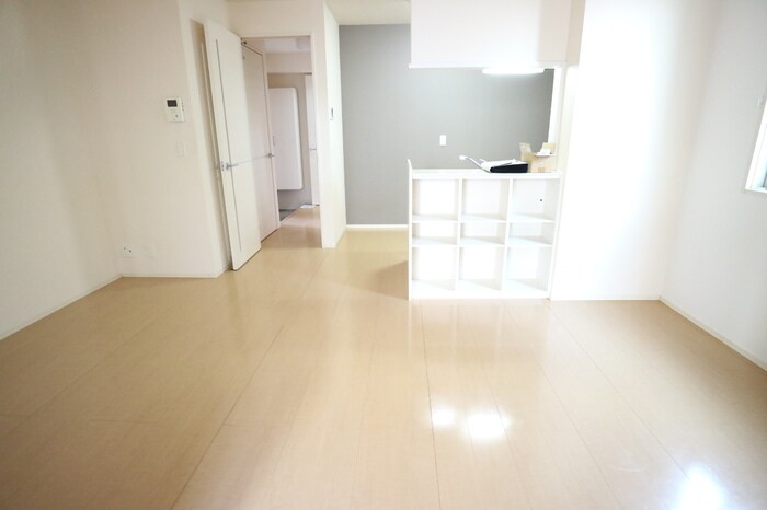 物件内観写真5　(ゆったりとしたリビングです)