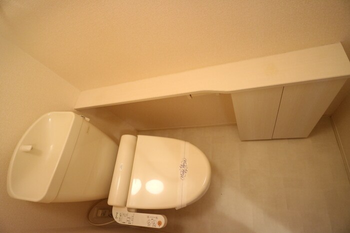 物件内観写真9　(シンプルで使いやすいトイレです)
