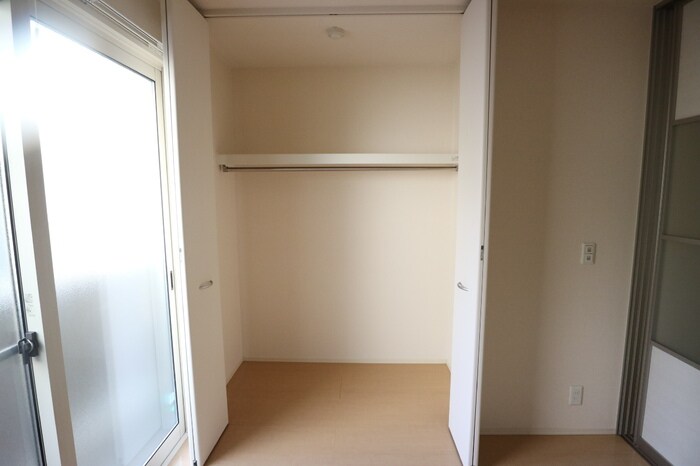 物件内観写真12　(小物を収納するのに便利です)