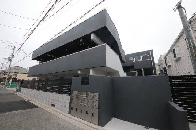 物件外観写真1　(外観は落ち着いています)