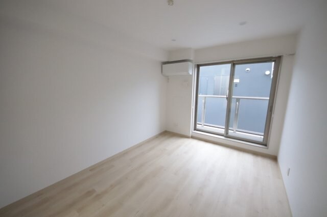 物件内観写真8　(ゆったりとしたリビングです)