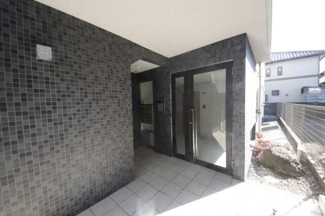 物件外観写真2　(エントランスです)