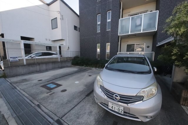 物件外観写真3　(駐車場です)