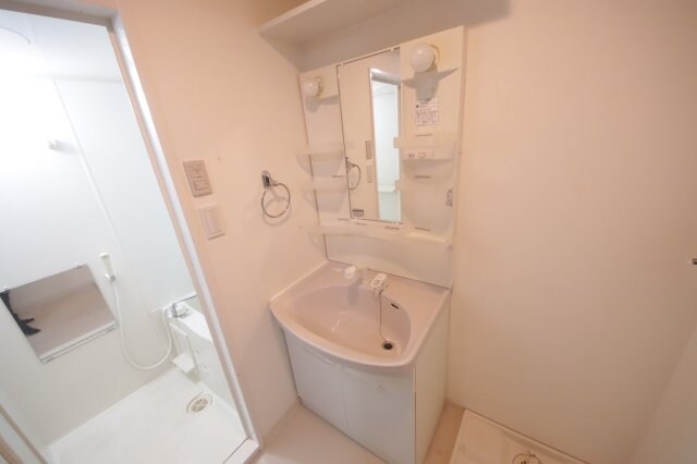 物件内観写真10　(忙しい朝には欠かせない洗面所です)