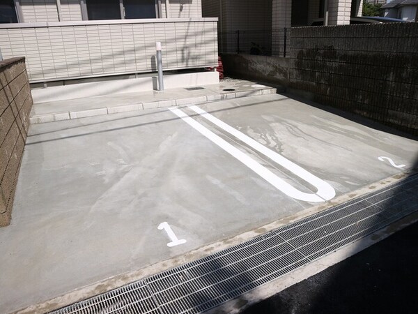 駐車場(駐車場に車を止められます)