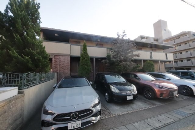 物件外観写真4　(駐車場です)