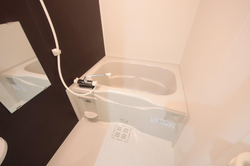 物件内観写真5　(コンパクトで使いやすいお風呂です)