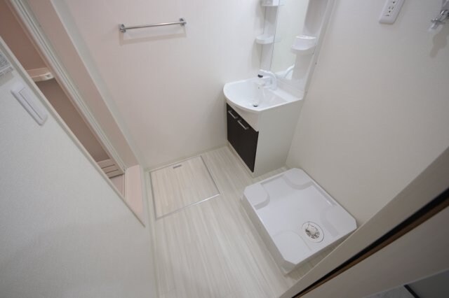 物件内観写真8　(脱衣スペースもあります)