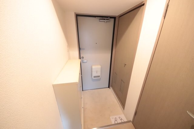 物件内観写真6　(収納もある玄関です)