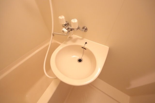 物件内観写真10　(スペースが確保できる洗面所です)