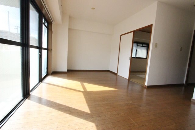 物件内観写真6　(ゆったり過ごせるリビングです)