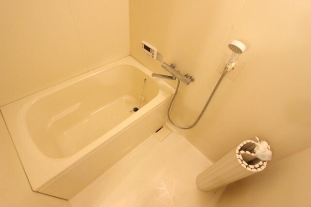 物件内観写真8　(日々の疲れを癒すお風呂付です)