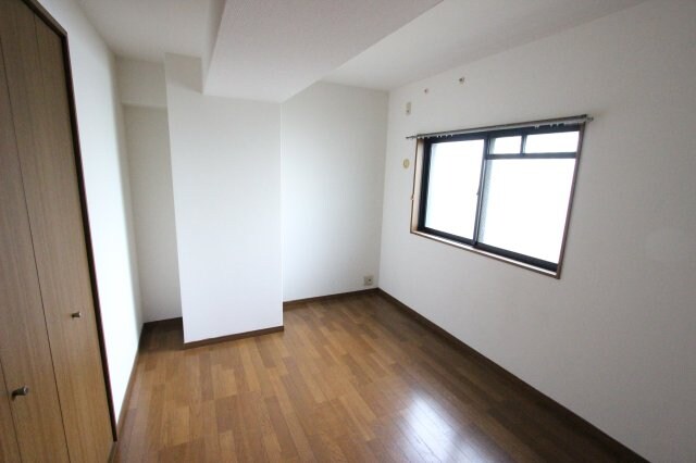 物件内観写真11　(使い勝手のいい寝室です)