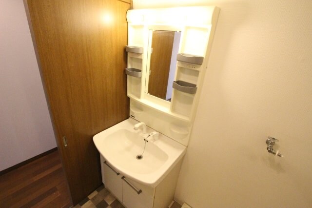 物件内観写真15　(明るい洗面所です)