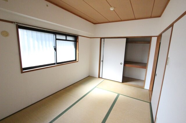 物件内観写真20　(和室があれば、来客や子供用のスペースとして活躍します)