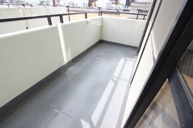 物件内観写真21　(お洗濯にも便利なバルコニー付き)