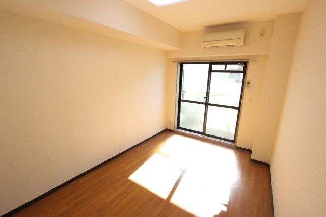 物件内観写真5　(ゆったり過ごせるリビングです)