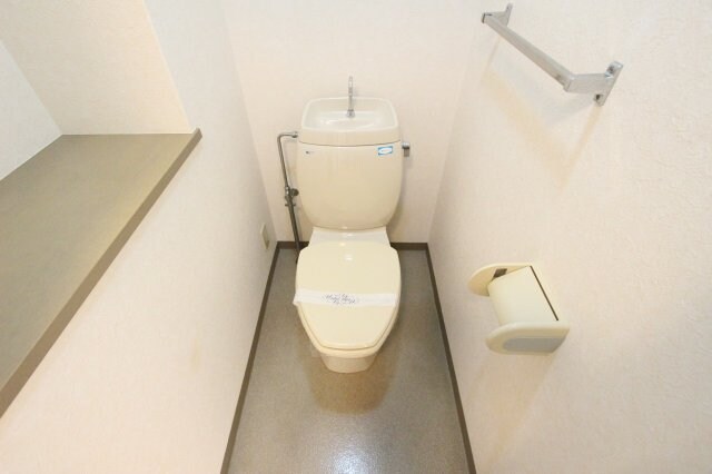 物件内観写真10　(コンパクトで使いやすいトイレです)