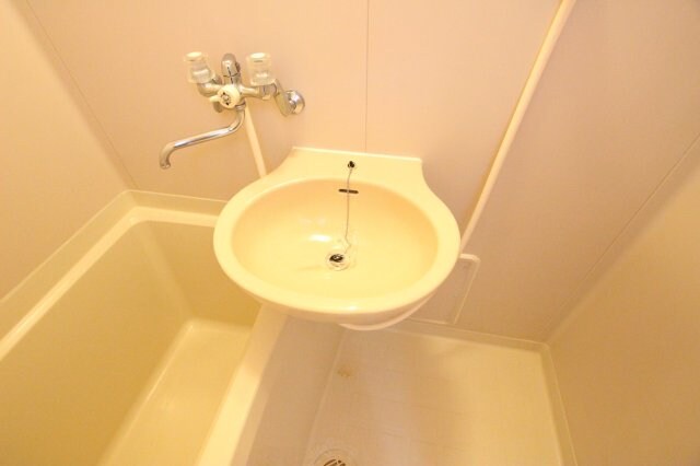 物件内観写真11　(スペースが確保できる洗面所です)