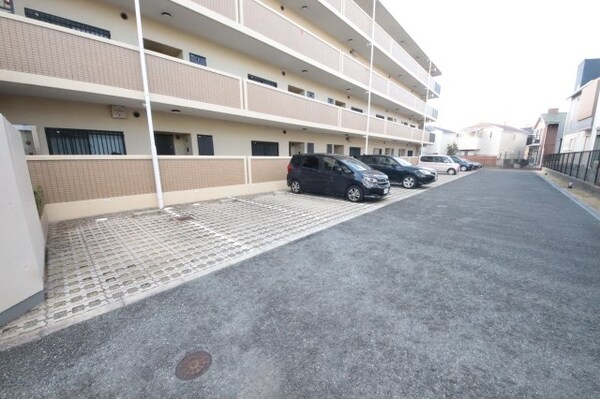 駐車場(駐車場です)