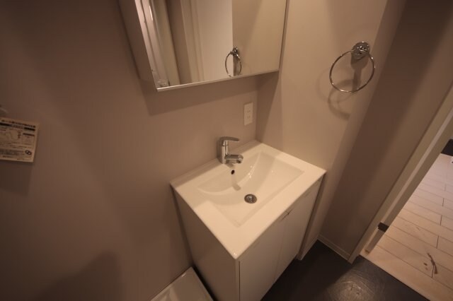 物件内観写真10　(スペースが確保できる洗面所です)